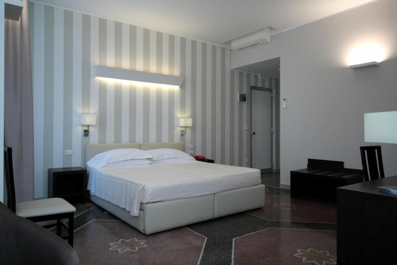 Hotel Vittoria Genua Exterior foto
